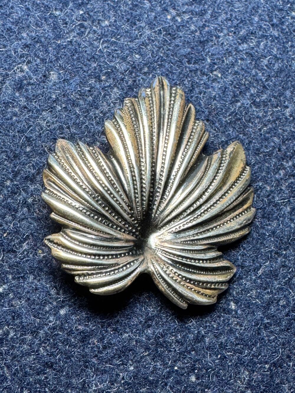 925 Sterling Jewelart Vintage Leaf Brooch 6grams